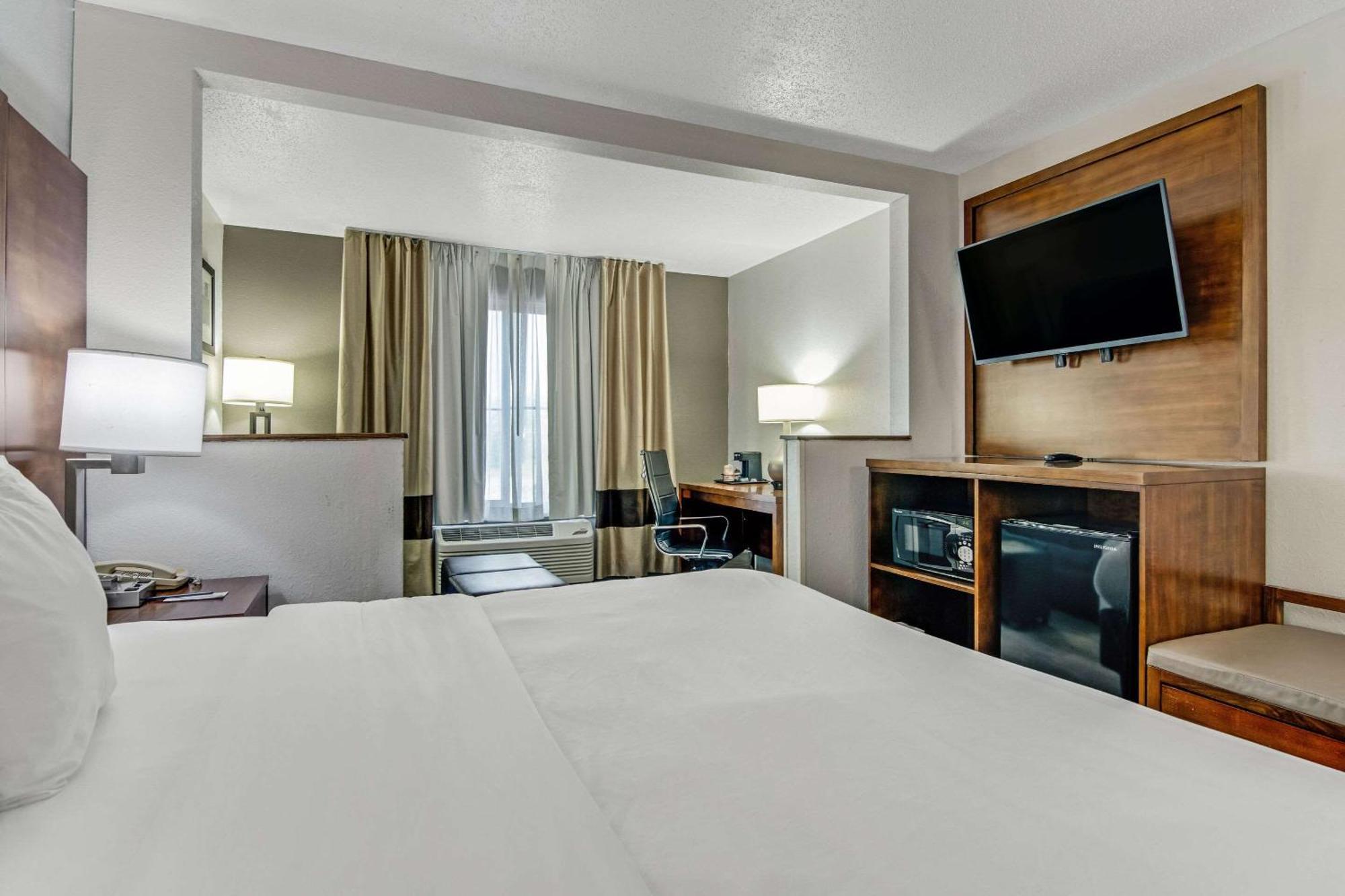 Comfort Suites Near I-80 And I-94 Lansing Bagian luar foto
